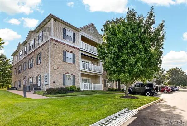 5 Monarch Trace Court #208, Chesterfield, MO 63017