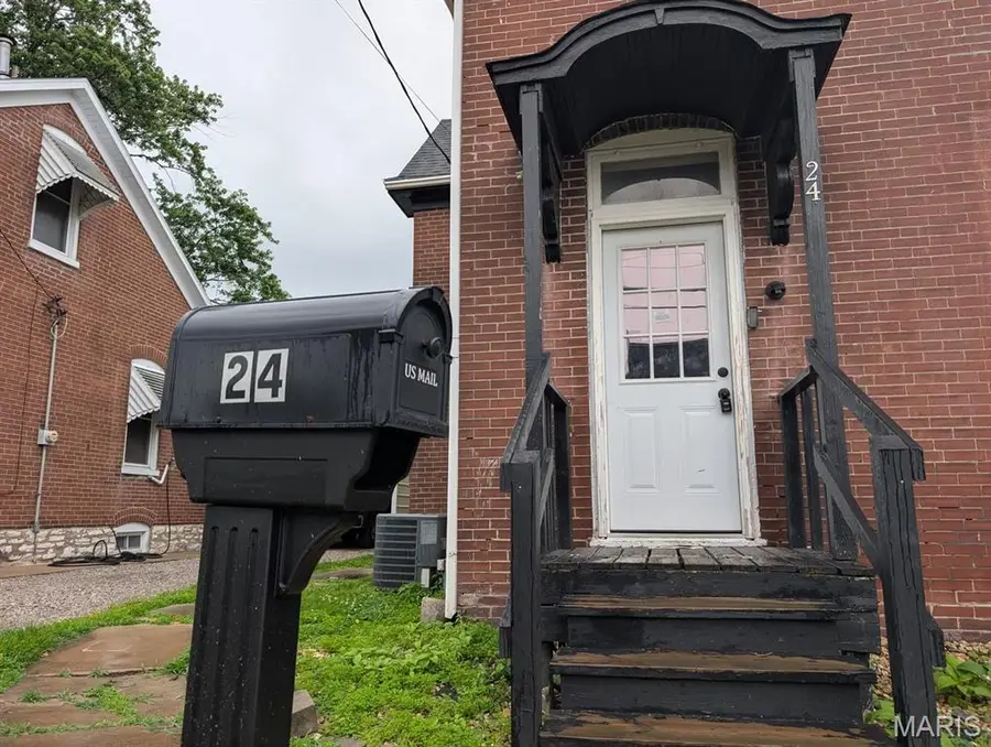 24 S 14th Street, Belleville, IL 62220 - #2