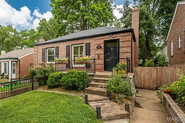 8719 White Avenue, Brentwood, MO 63144