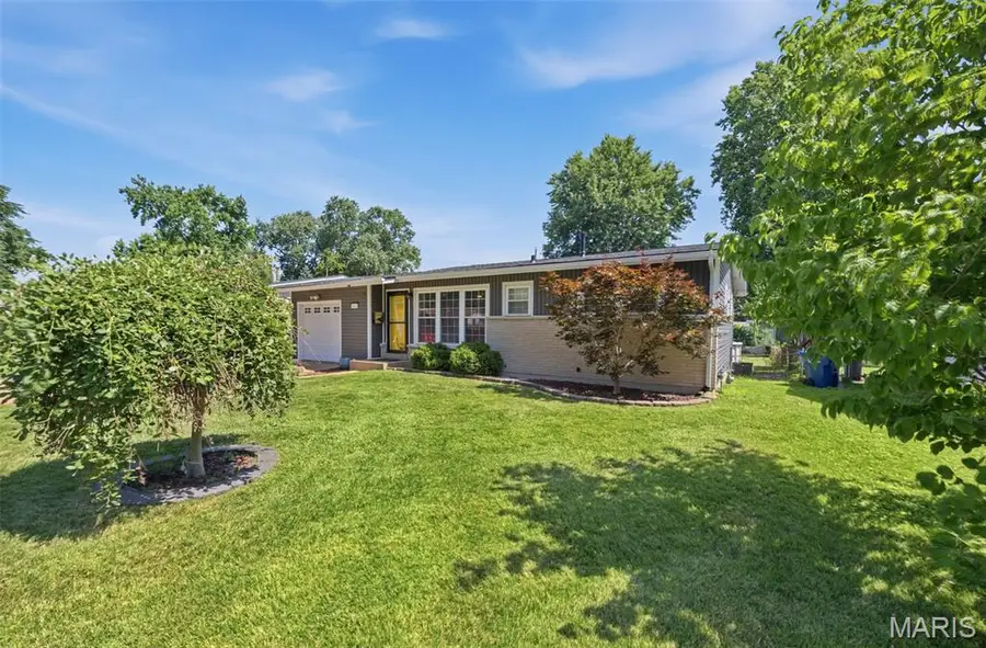 1045 Florland Drive, Florissant, MO 63031 - #2