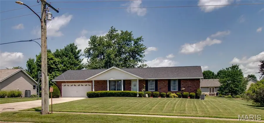 1217 W County Road, Jerseyville, IL 62052 - #2