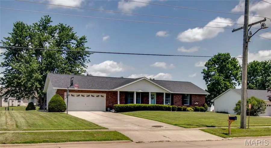 1217 W County Road, Jerseyville, IL 62052 - #3