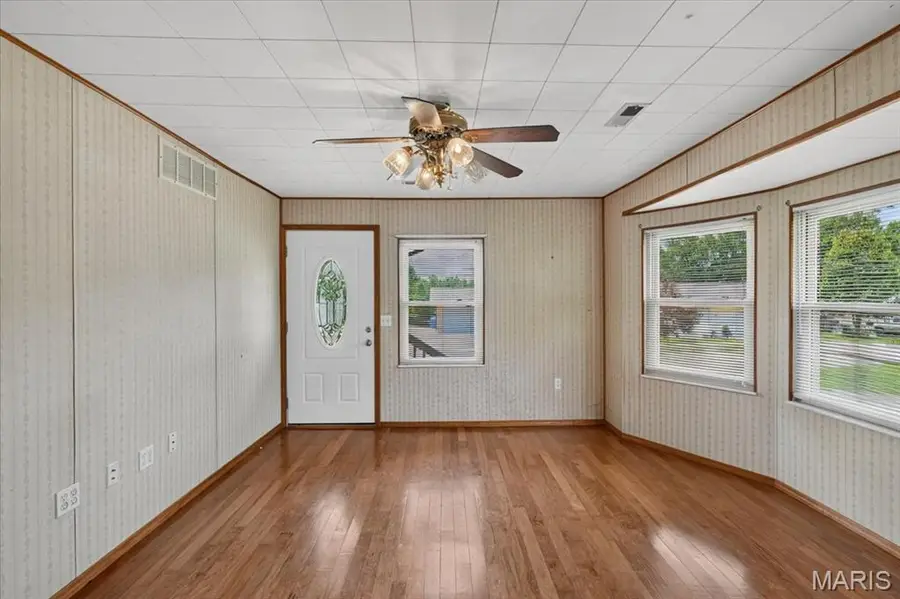 110 Edgeworth Avenue, Maryland Heights, MO 63043 - #2
