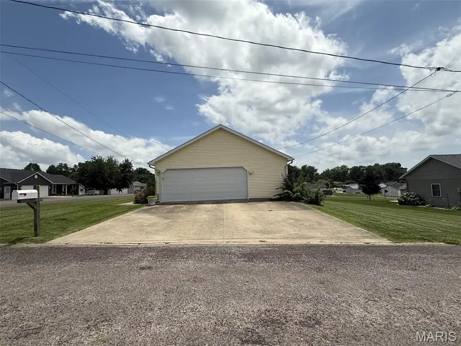 2204 Brian Street, Vandalia, IL 62471 - #3