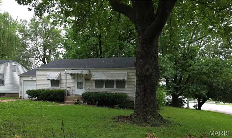 10089 Dwight Drive, Bellefontaine Neighbors, MO 63137 - #2