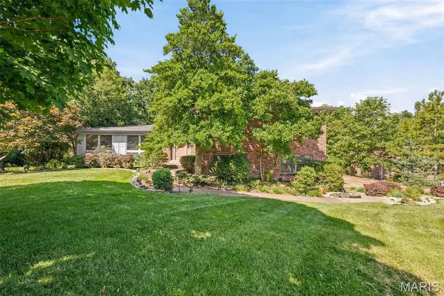 10806 Forest Circle Drive, Saint Louis, MO 63128 - #2