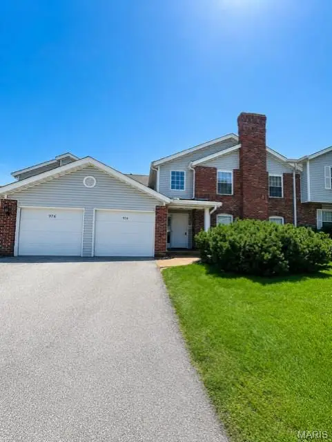 974 Windstream Drive #38, St Peters, MO 63376