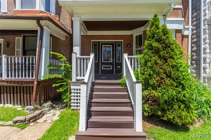 4215 Maryland Avenue, Saint Louis, MO 63108 - #2