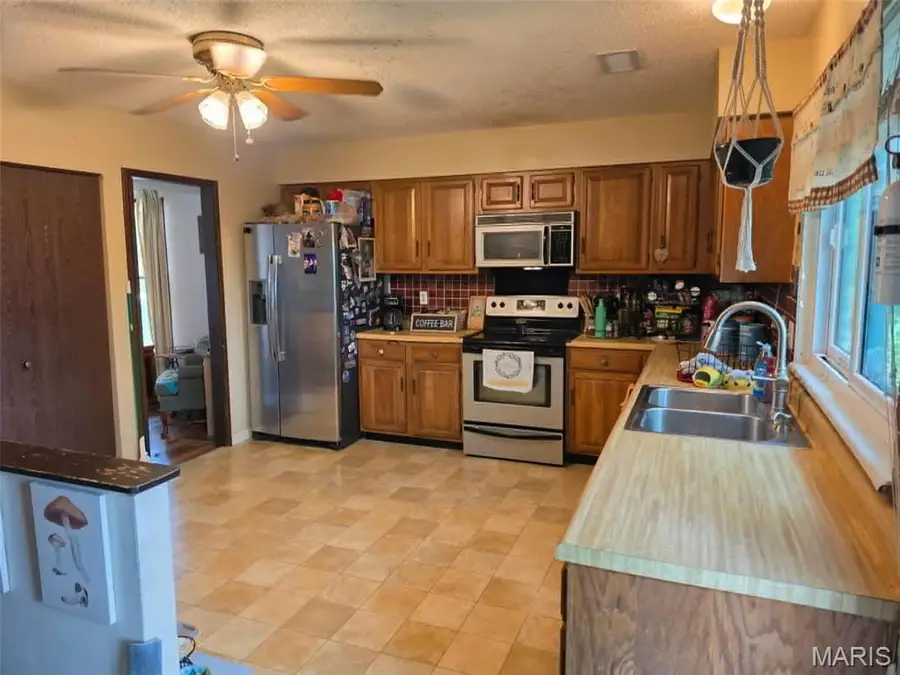 850 Fort Henry Road, Belleville, IL 62221 - #2