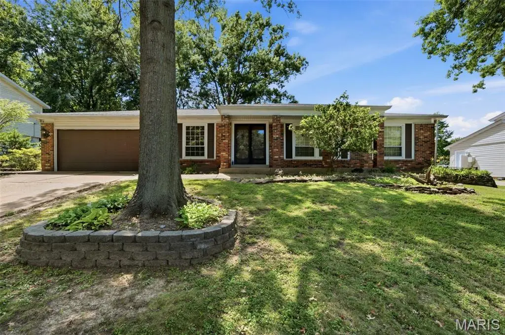 5615 Wieland Drive, Saint Louis, MO 63128 - #1