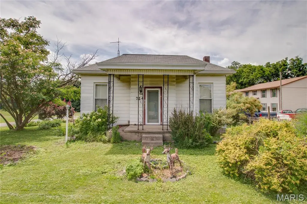 724 S Plum Street, Carlinville, IL 62626 - #1