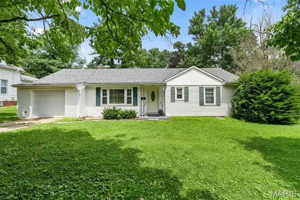 409 Hillside Avenue, Hillsboro, IL 62049