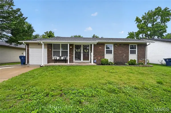3027 Luxury Drive, Florissant, MO 63031