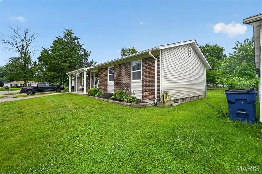 3027 Luxury Drive, Florissant, MO 63031 - #2