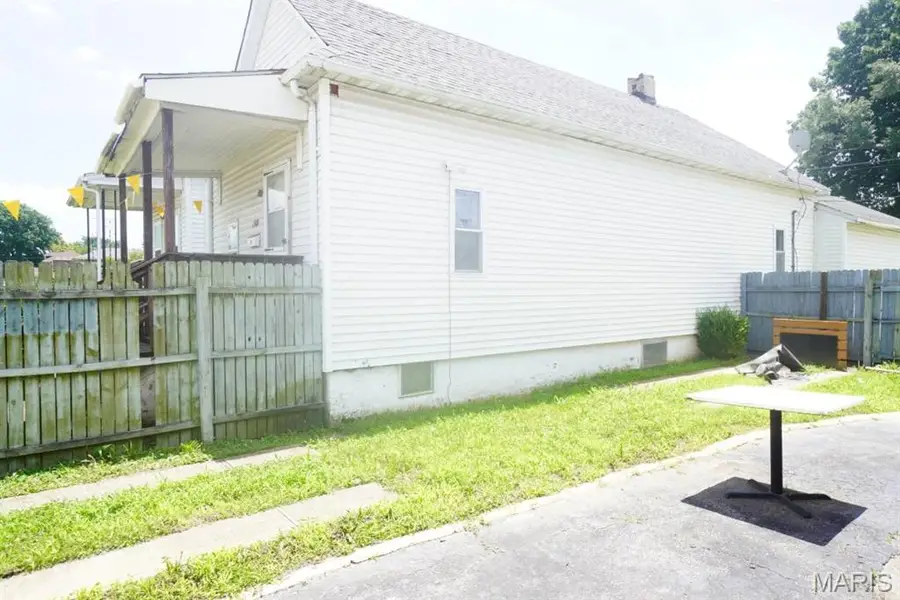 1508 6th Street, Madison, IL 62060 - #2