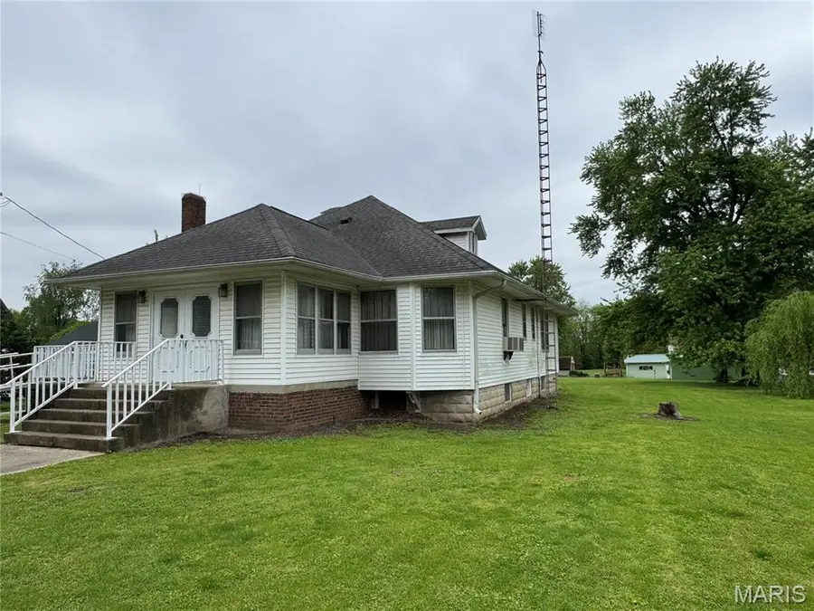 406 S Cleveland Street, Farmersville, IL 62533 - #2
