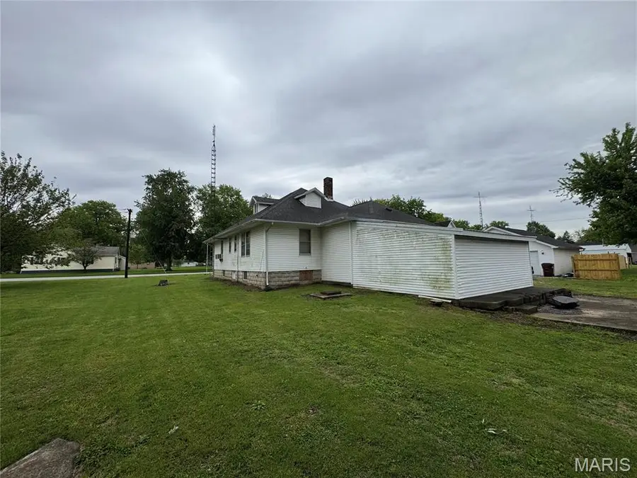406 S Cleveland Street, Farmersville, IL 62533 - #3