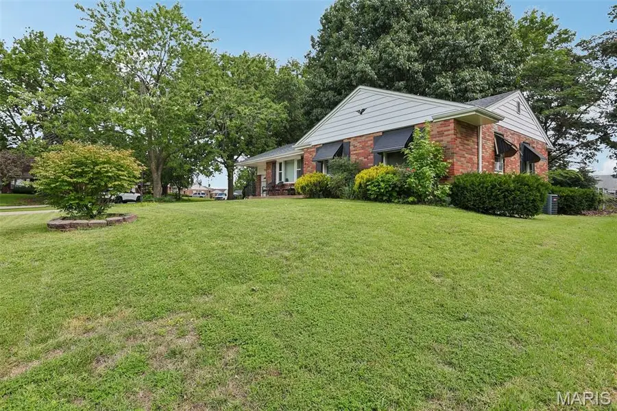 1131 Dunford Drive, Saint Louis, MO 63137 - #2