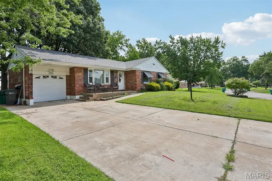 1131 Dunford Drive, Saint Louis, MO 63137 - #3