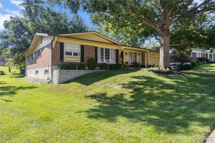 9218 Laramie Drive, Saint Louis, MO 63126 - #3