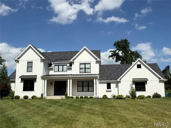 100 Ladue Meadows Lane, Creve Coeur, MO 63141
