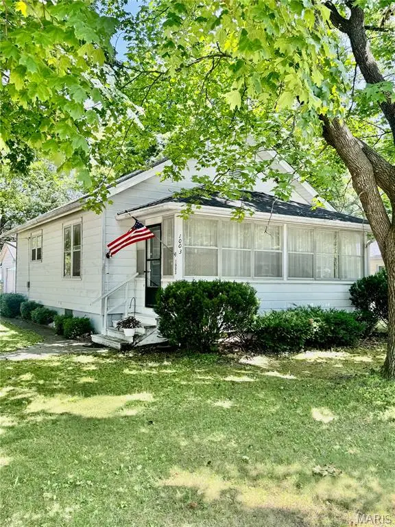 1003 E College Avenue, Greenville, IL 62246