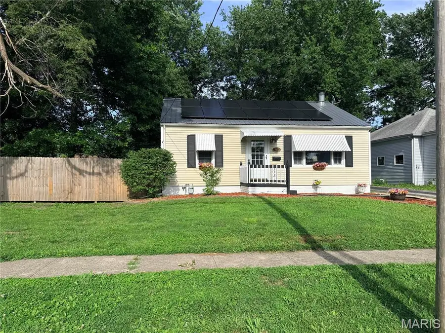 608 S Van Buren Street, Litchfield, IL 62056 - #3