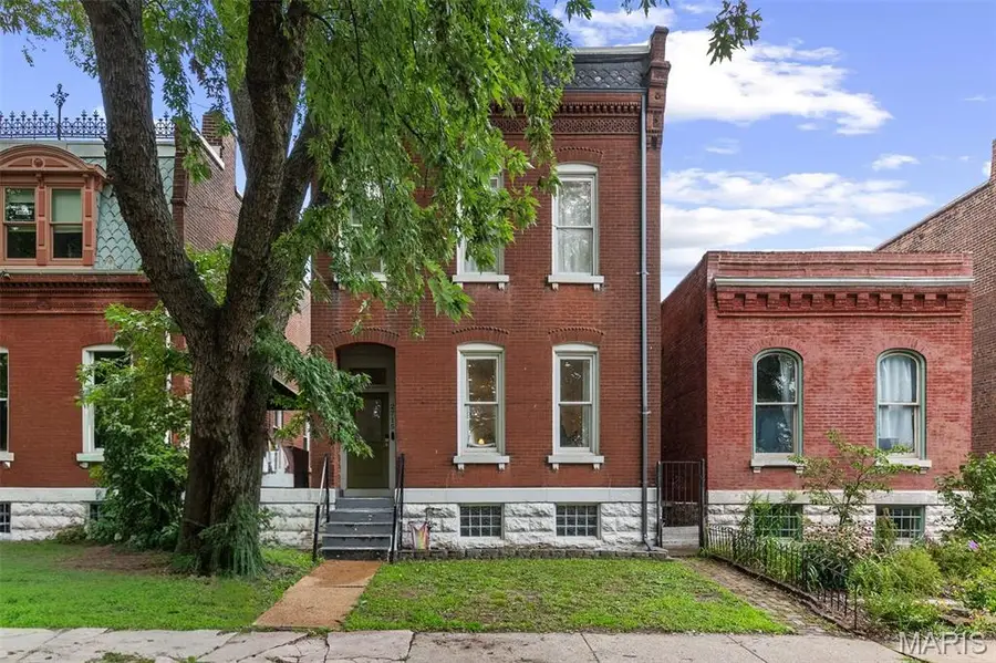 2715 Shenandoah Avenue, Saint Louis, MO 63104 - #2