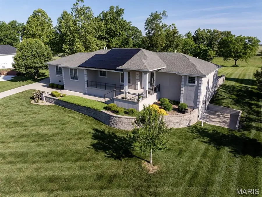 606 David Livingstone Drive, Carterville, IL 62918 - #2