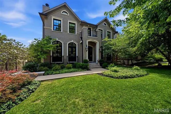 8300 Kingsbury Boulevard, Clayton, MO 63105