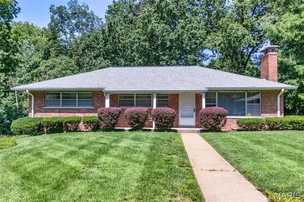 3 Creekside Lane, Creve Coeur, MO 63141