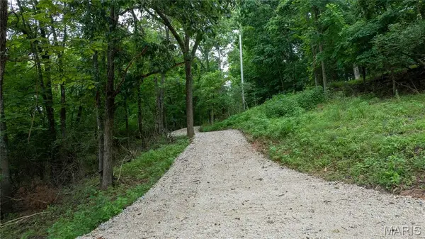 700 Old Kiefer Creek Road, Ballwin, MO 63021