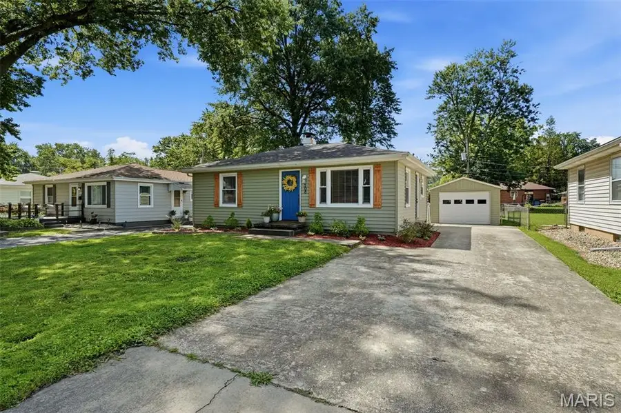 508 Hadley Avenue, Edwardsville, IL 62025 - #2