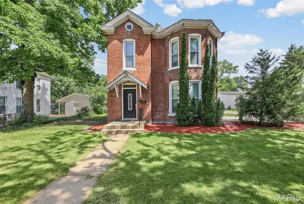 706 Grove Street, Alton, IL 62002 - #1
