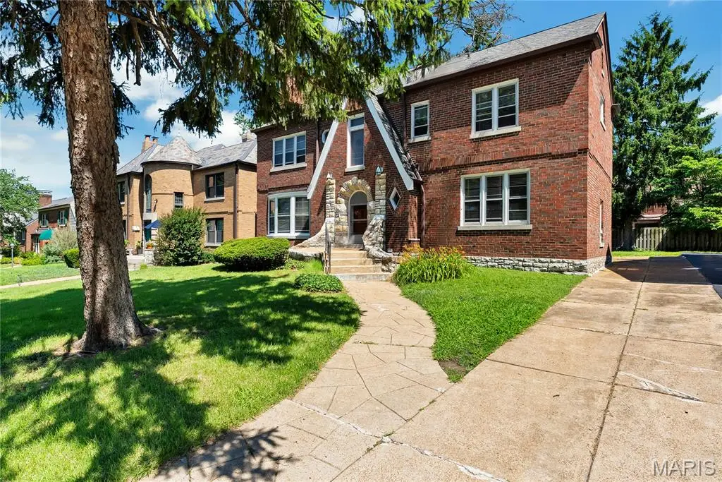8015 Davis Drive, Clayton, MO 63105 - #1