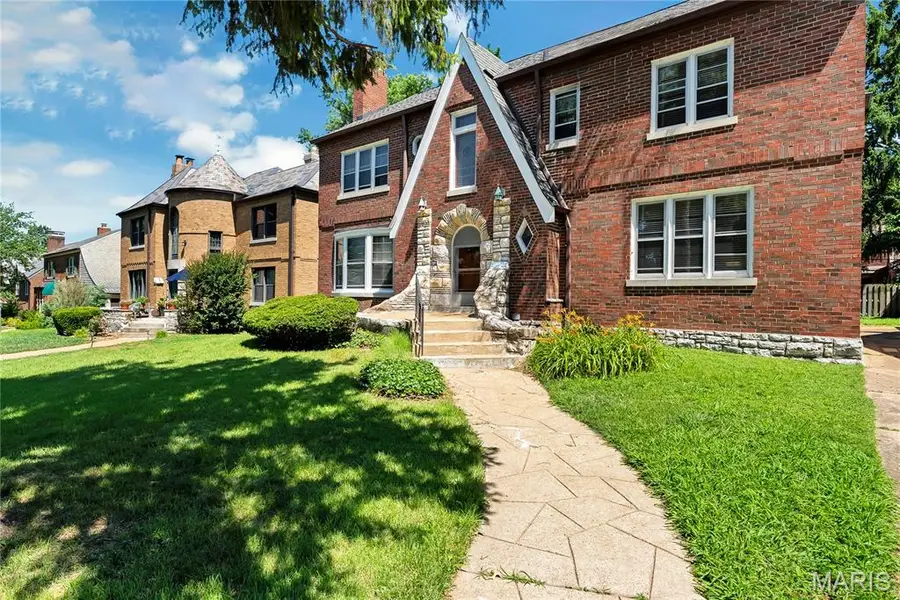 8015 Davis Drive, Clayton, MO 63105 - #2