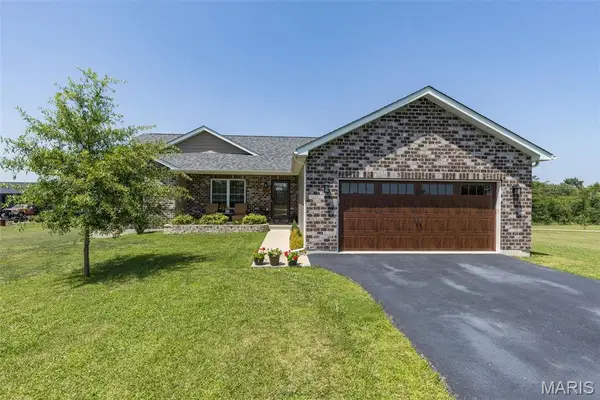 18063 Heritage Drive, Farmington, MO 63640