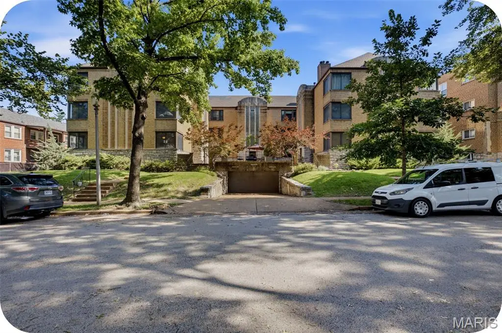7561 Byron Place #1W, Clayton, MO 63105 - #1