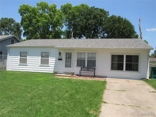 1123 Saint Benedict Drive, East St Louis, IL 62206