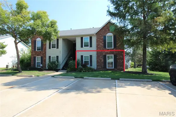 1502 Surrey Lane, St Peters, MO 63304