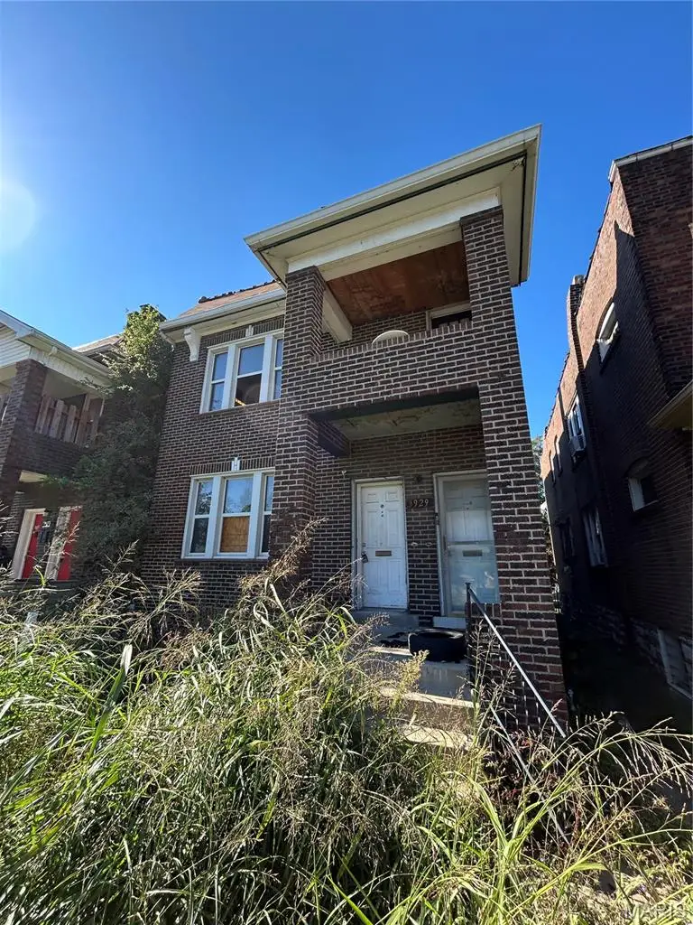 3929 N Taylor Avenue, Saint Louis, MO 63115 - #2