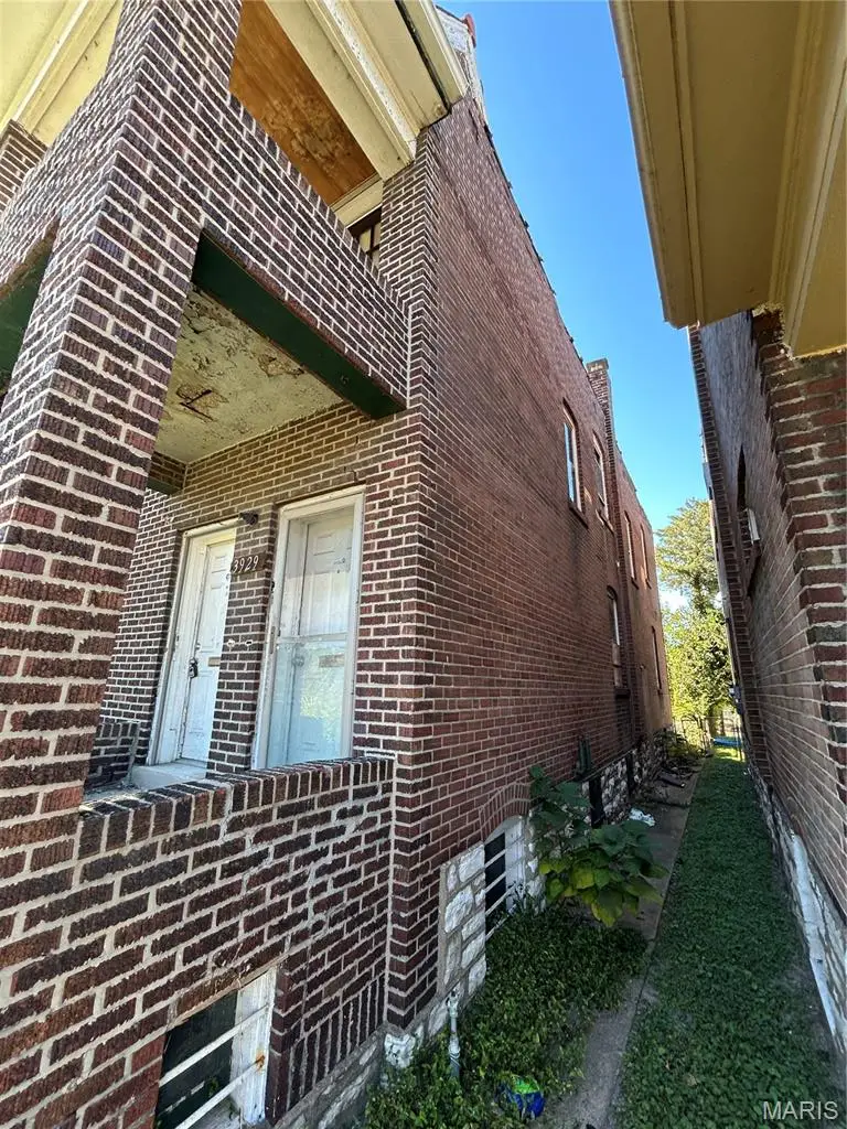 3929 N Taylor Avenue, Saint Louis, MO 63115 - #3