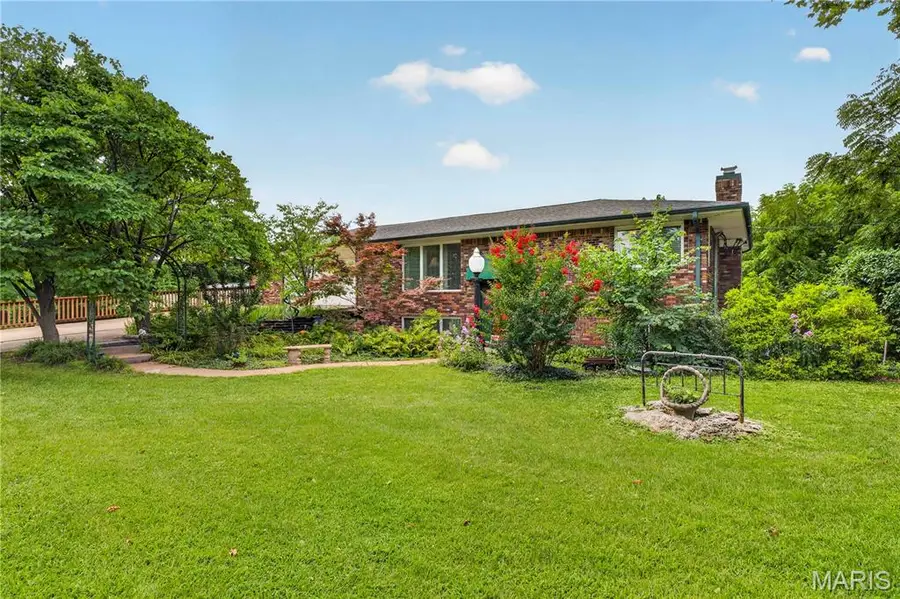 4444 Baumgartner Road, Saint Louis, MO 63129 - #3