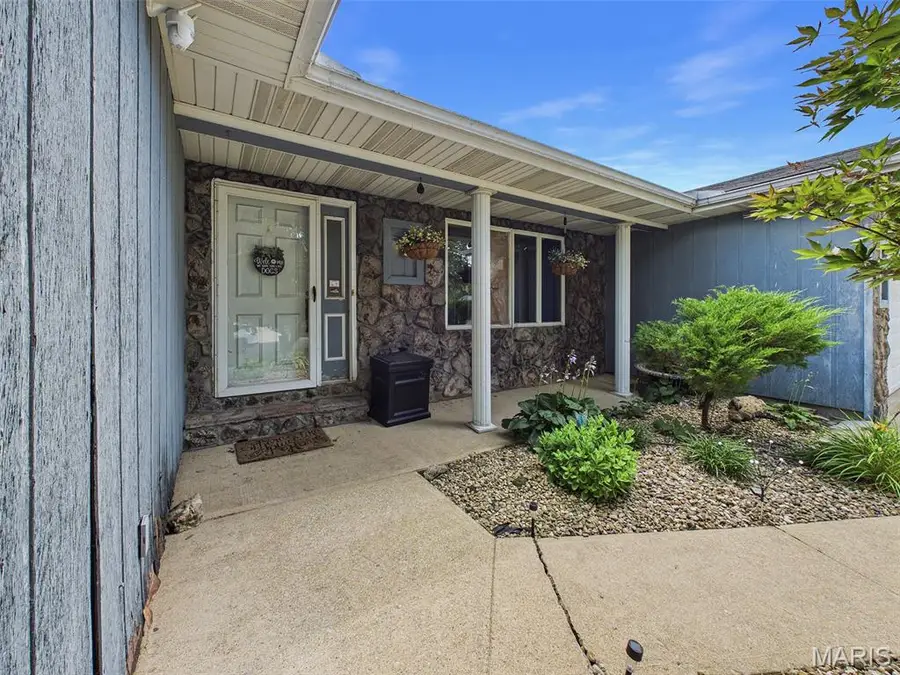 112 Woods Mill Drive, Staunton, IL 62088 - #2