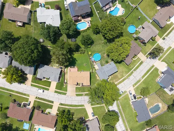 2846 Bee Tree Lane, St Louis, MO 63129