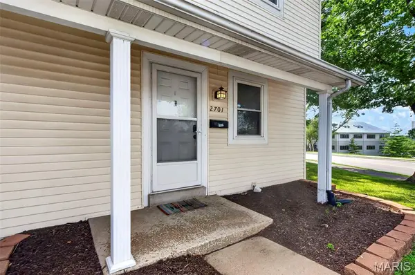 2701 Falcons Way #132, St Charles, MO 63303