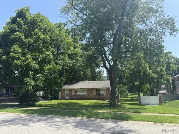 802 Connie Lane, Manchester, MO 63021