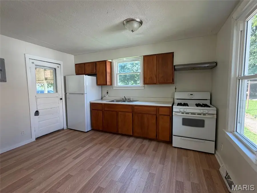 1302 W Edwards Street, Vandalia, IL 62471 - #2