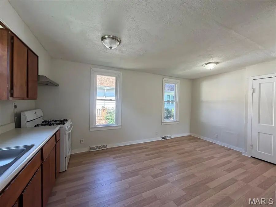 1302 W Edwards Street, Vandalia, IL 62471 - #3