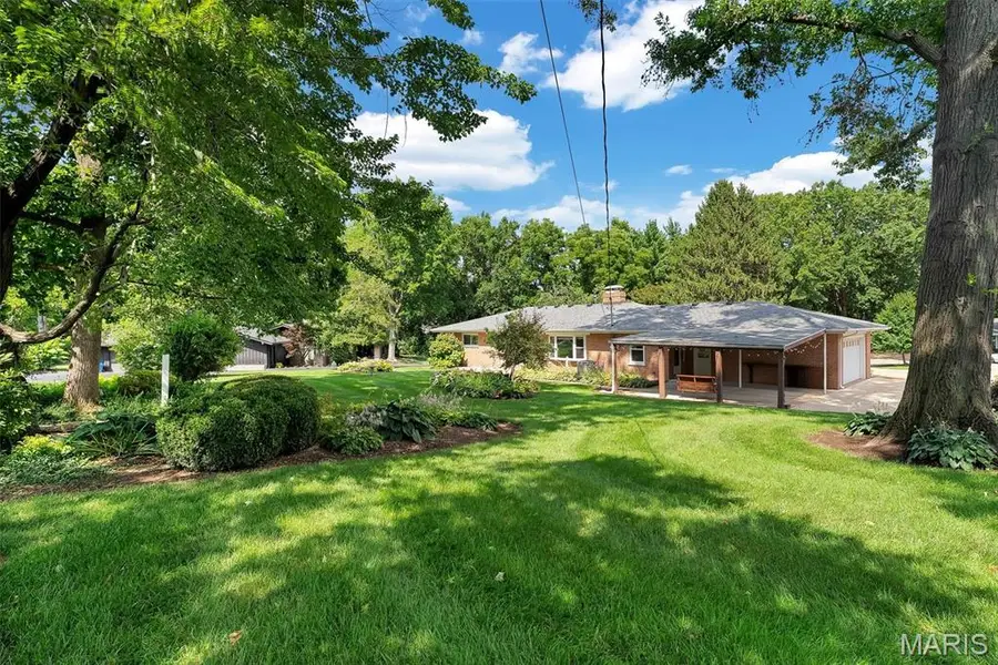 12205 Renwick Drive, Saint Louis, MO 63128 - #2